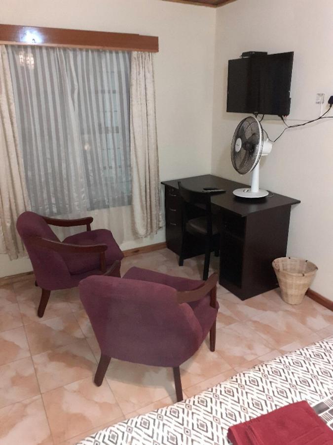 Sonke Ball House Bed & Breakfast แบลนไทร์ ภายนอก รูปภาพ